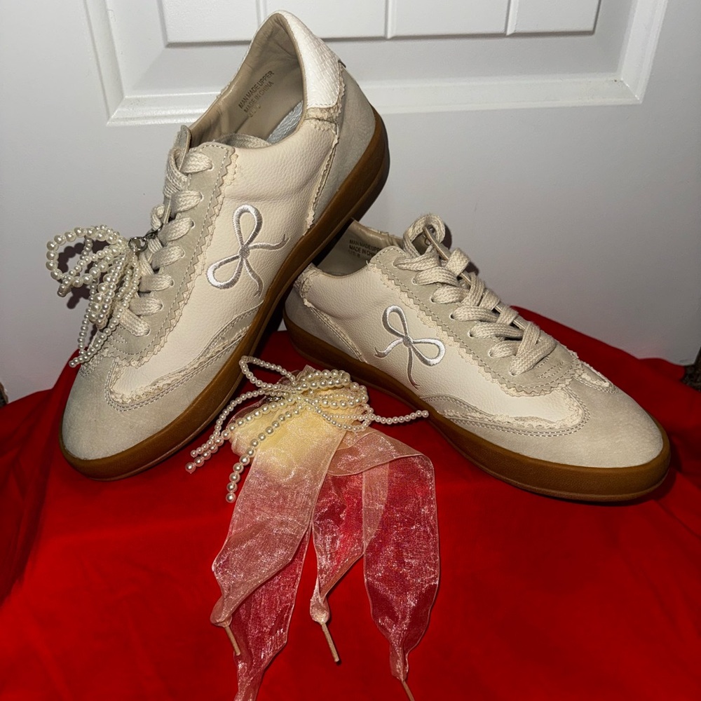 Mi.iM Cream Sneakers with Pearl and Ribbon Accents